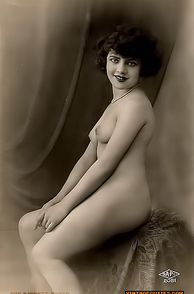 Erotic Vintage Nude Model Picture